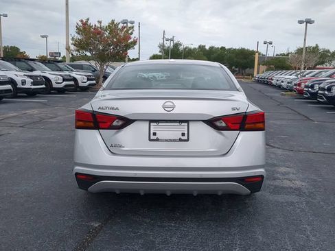 Used 2024 Nissan Altima 2.5 SV FWD image 7