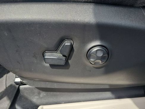 Used 2021 Chrysler Pacifica Touring-L FWD image 38