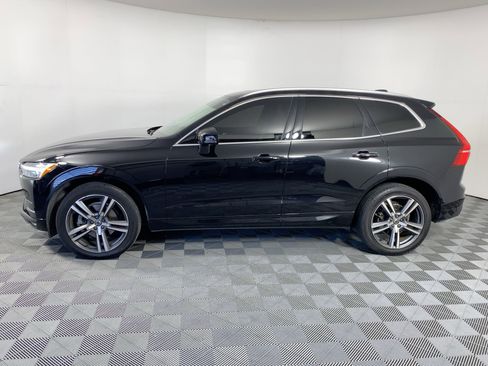Used 2021 Volvo XC60 T5 Momentum w/ Premium Package image 2