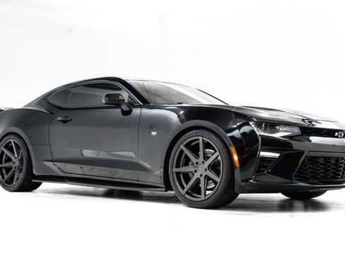 Used 2016 Chevrolet Camaro SS RWD image 6