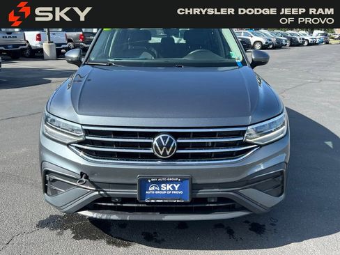 Used 2022 Volkswagen Tiguan SE image 3