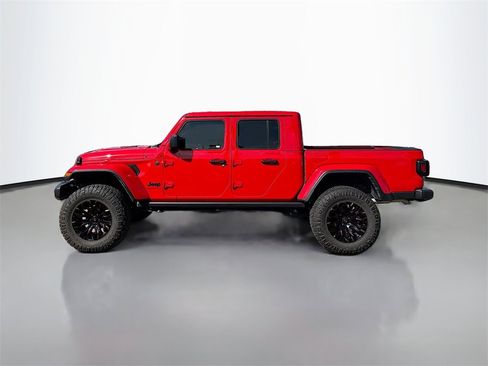Used 2025 Jeep Gladiator Nighthawk image 4