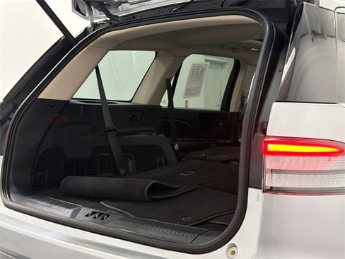 Used 2020 Lincoln Aviator Grand Touring w/ Elements Package Plus image 8