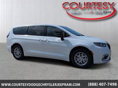 New 2026 Chrysler Pacifica Select
