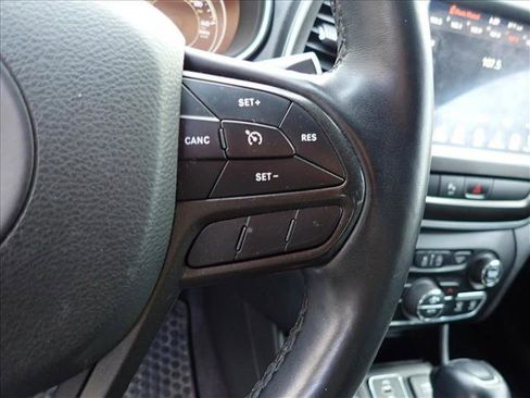 Used 2019 Jeep Cherokee Trailhawk w/ Cold Weather Group AWD/4WD image 14