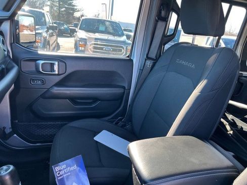 Used 2018 Jeep Wrangler Unlimited Sahara w/ Dual Top Group image 8