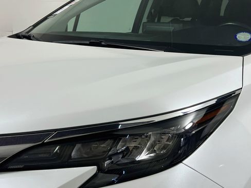 Used 2024 Toyota Sienna XLE FWD image 11