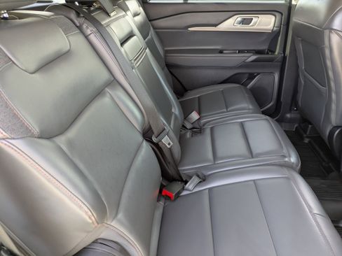 Used 2025 Ford Explorer Active w/ Active Comfort Package RWD image 14
