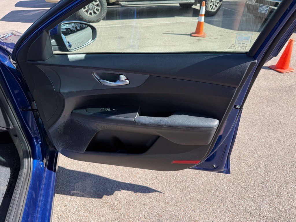 Used 2020 Kia Forte LXS FWD image 27