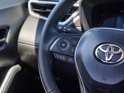 Used 2026 Toyota Corolla Cross LE FWD image 18