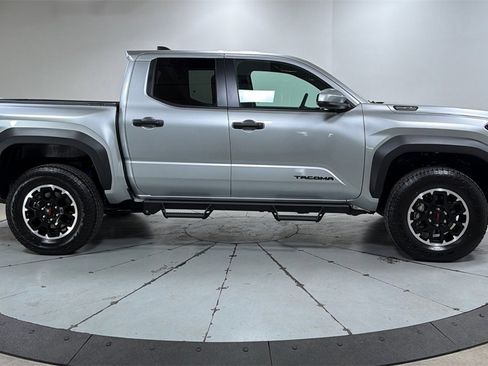 Certified 2025 Toyota Tacoma TRD Off-Road image 6