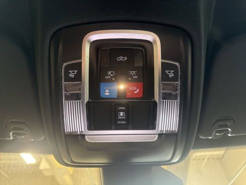 New 2026 RAM 1500 4x4 Crew Cab image 32