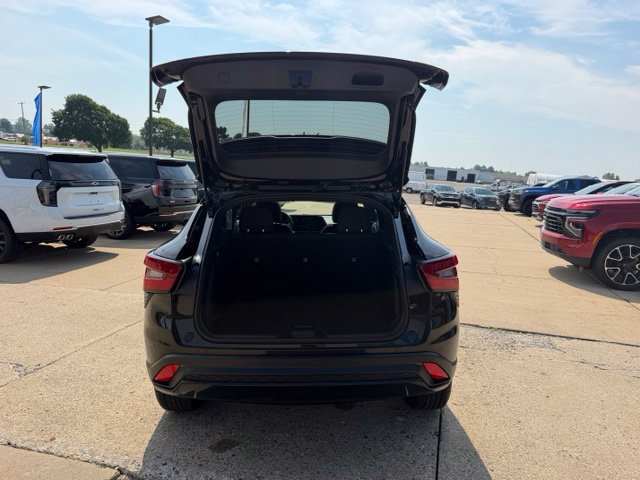 Certified 2024 Chevrolet Trax RS w/ Sunroof Package FWD image 34