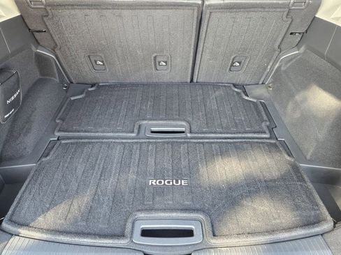 Used 2025 Nissan Rogue SL image 31