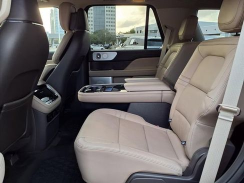 Certified 2022 Lincoln Navigator Reserve image 5