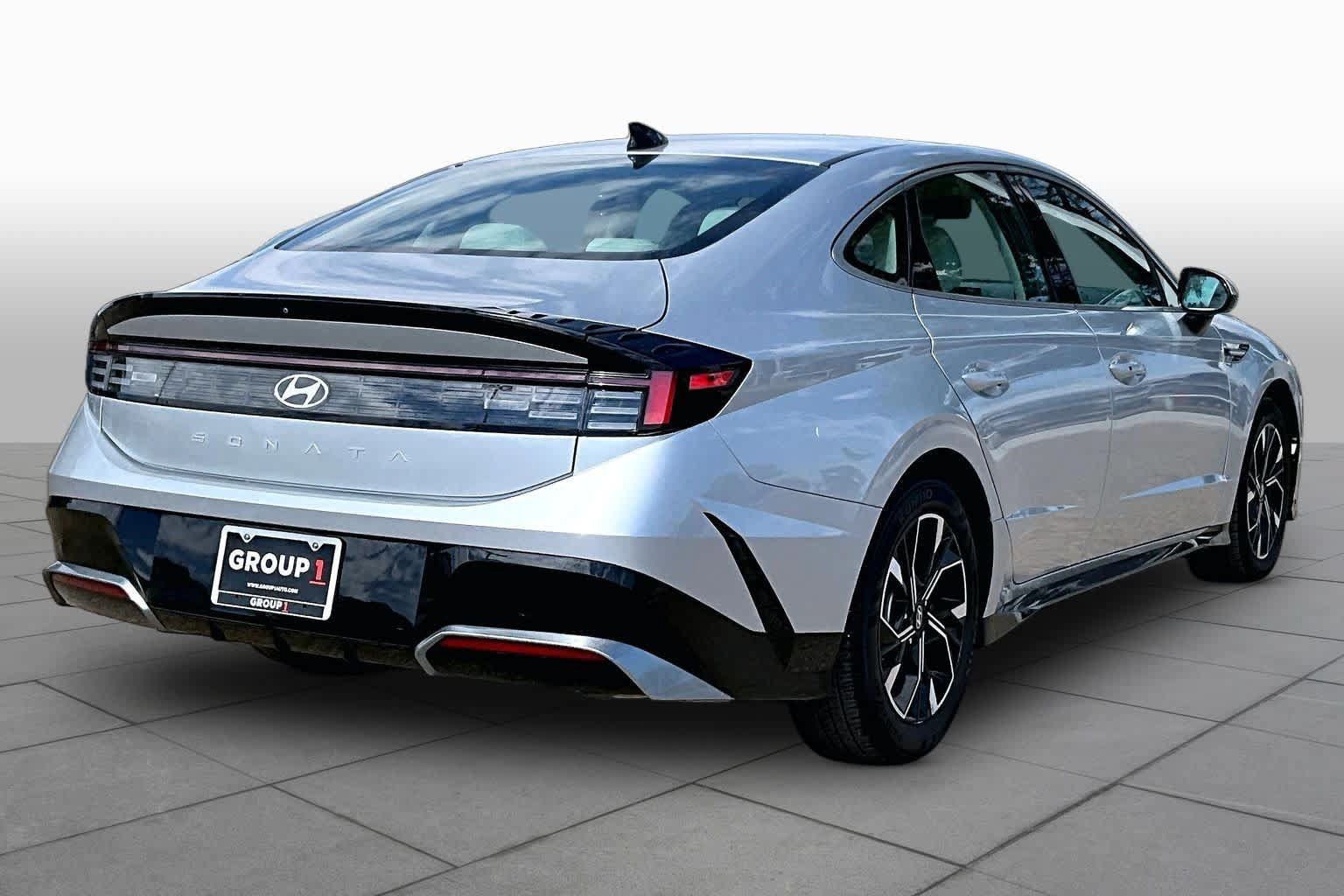 Used 2025 Hyundai Sonata SEL FWD image 12