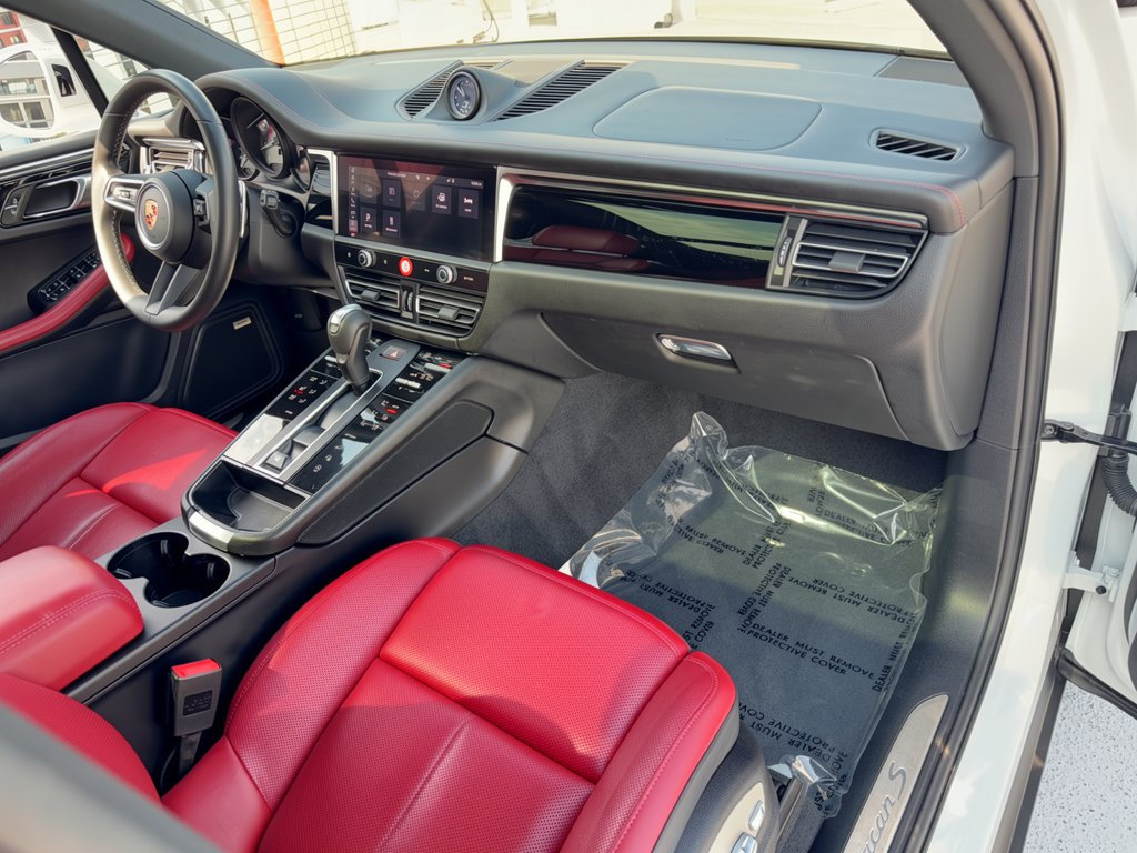 Certified 2024 Porsche Macan S AWD/4WD image 31