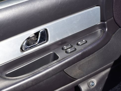 Used 2004 Ford Thunderbird image 32