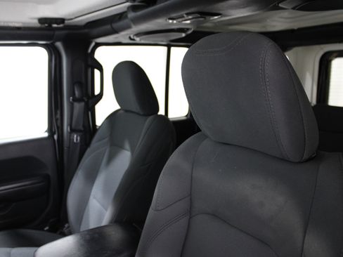 Used 2019 Jeep Wrangler Unlimited Sport S image 4