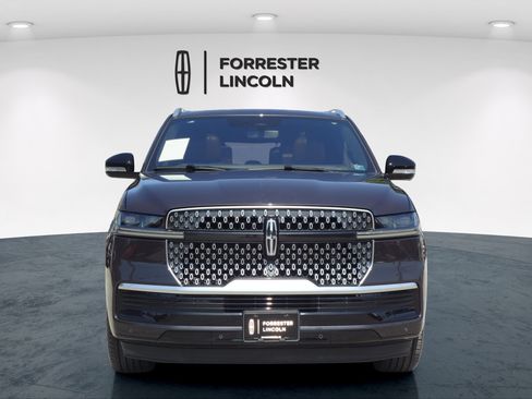 Used 2025 Lincoln Navigator Reserve AWD/4WD image 8