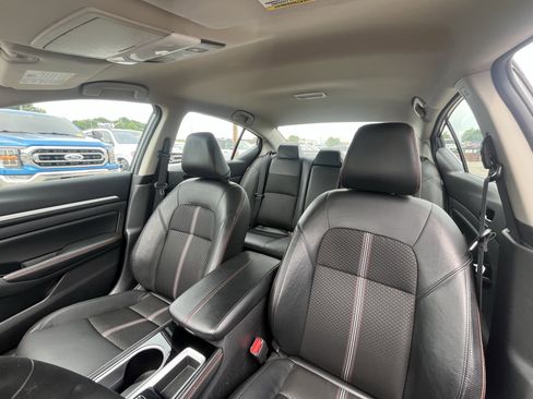 Used 2025 Nissan Altima 2.5 SR FWD image 9