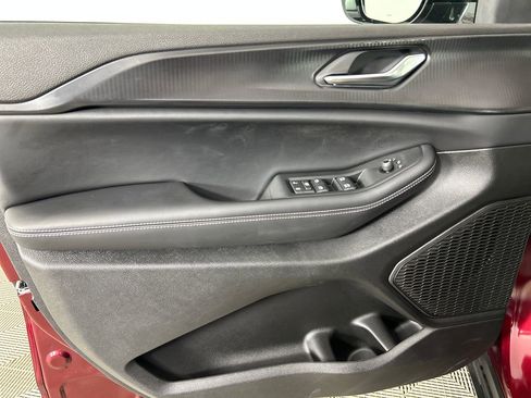 Used 2025 Jeep Grand Cherokee Altitude w/ MOPAR Finishing Package AWD/4WD image 10