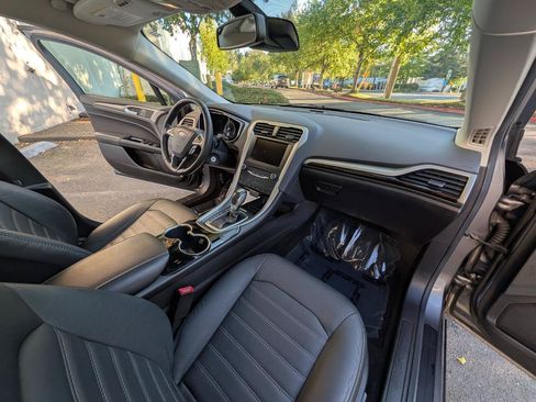 Used 2014 Ford Fusion SE w/ Equipment Group 502A FWD image 11