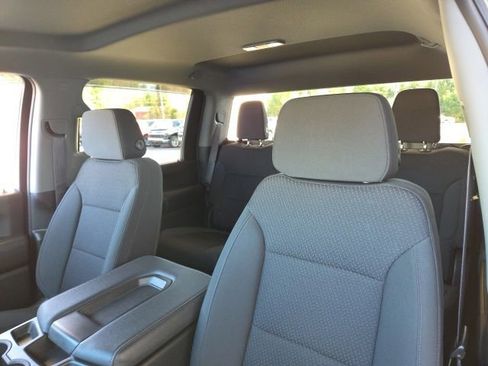 Used 2022 Chevrolet Silverado 2500 Custom w/ Custom Value Package AWD/4WD image 17