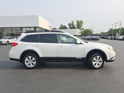 Used 2012 Subaru Outback 2.5i Limited w/ Moonroof Pkg AWD/4WD image 8