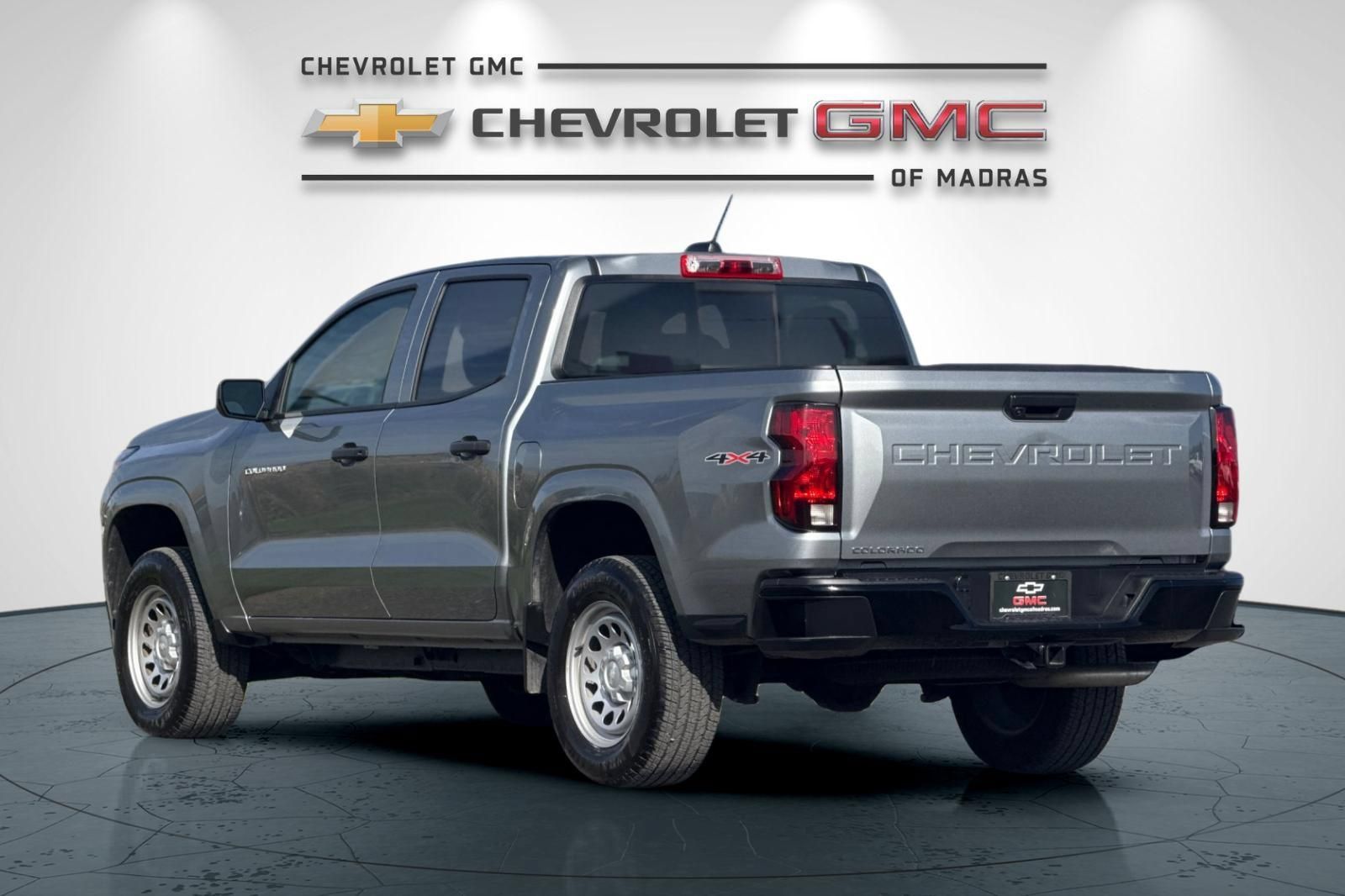 Used 2024 Chevrolet Colorado W/T AWD/4WD image 5
