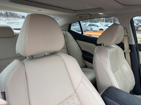 Used 2017 Nissan Maxima Platinum w/ Medallion Package image 20