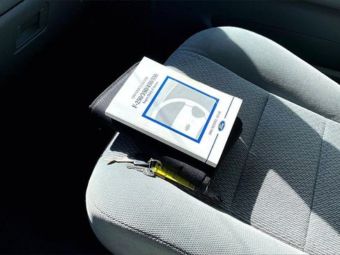 Used 2004 Ford F250 XL image 10