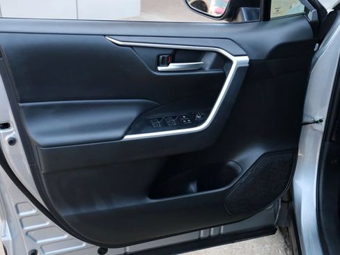 Used 2025 Toyota RAV4 XLE AWD/4WD image 15