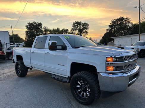 Used 2019 Chevrolet Silverado 2500 LT AWD/4WD image 4