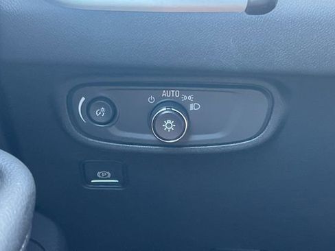 Used 2023 GMC Terrain SLE w/ Elevation Edition image 35