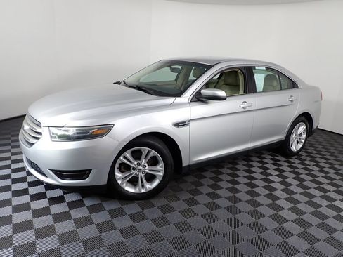 Used 2015 Ford Taurus SEL w/ Equipment Group 201A FWD image 11