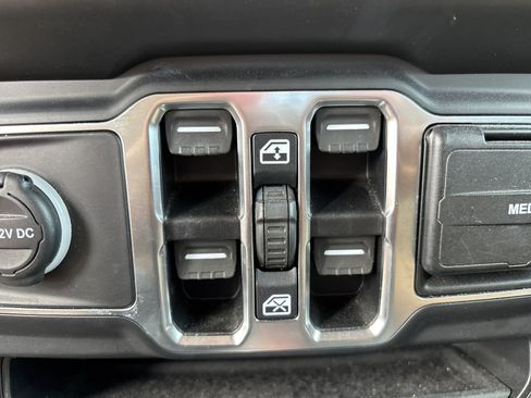 Used 2020 Jeep Gladiator Overland AWD/4WD image 15