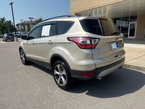 Used 2017 Ford Escape SE w/ Equipment Group 201A FWD image 2