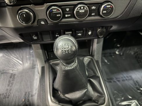 Used 2022 Toyota Tacoma TRD Off-Road image 13