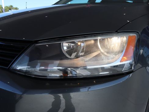 Used 2014 Volkswagen Jetta S image 44