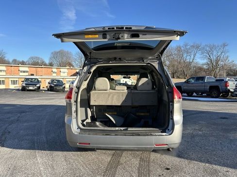 Used 2013 Toyota Sienna XLE image 8