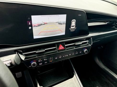 Used 2024 Kia Niro EX image 20