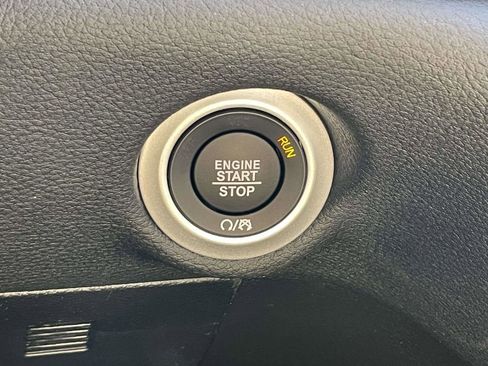 New 2026 Chrysler Pacifica Select FWD image 16