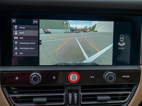 Used 2025 Porsche Macan image 19