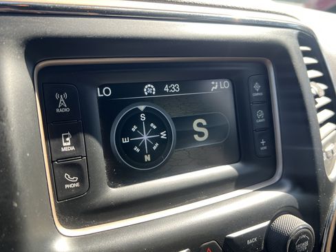 Used 2017 Jeep Grand Cherokee Laredo w/ Quick Order Package 23E AWD/4WD image 18