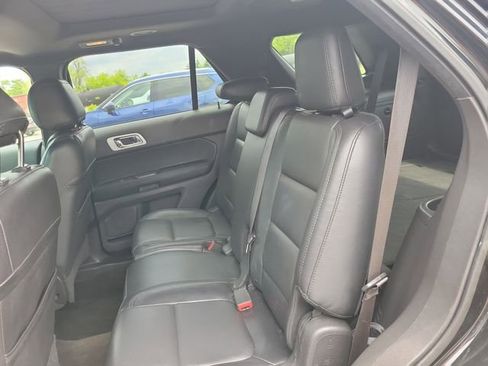 Used 2015 Ford Explorer XLT w/ Equipment Group 202B AWD/4WD image 9