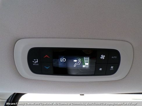 Used 2017 Chrysler Pacifica Touring-L Plus image 39