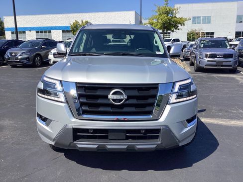 Used 2024 Nissan Armada SL w/ Captain's Chairs Package image 4