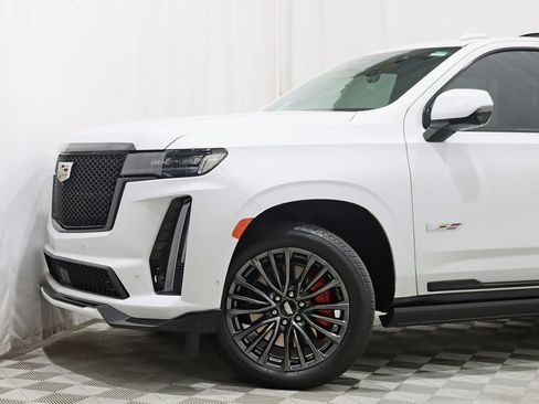 Used 2024 Cadillac Escalade V AWD/4WD image 3
