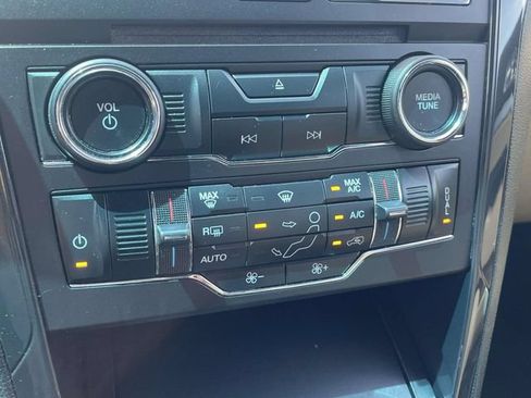 Used 2017 Ford Explorer XLT w/ Equipment Group 201A FWD image 18
